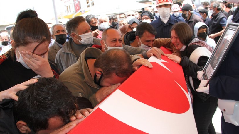 Şehit Uzman Onbaşı Eyyüp Gergin son yolculuğuna uğurlandı