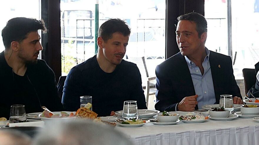 Fenerbahçe’de neler oluyor? Belözoğlu futbolcular ile birlikte kulüp binasında