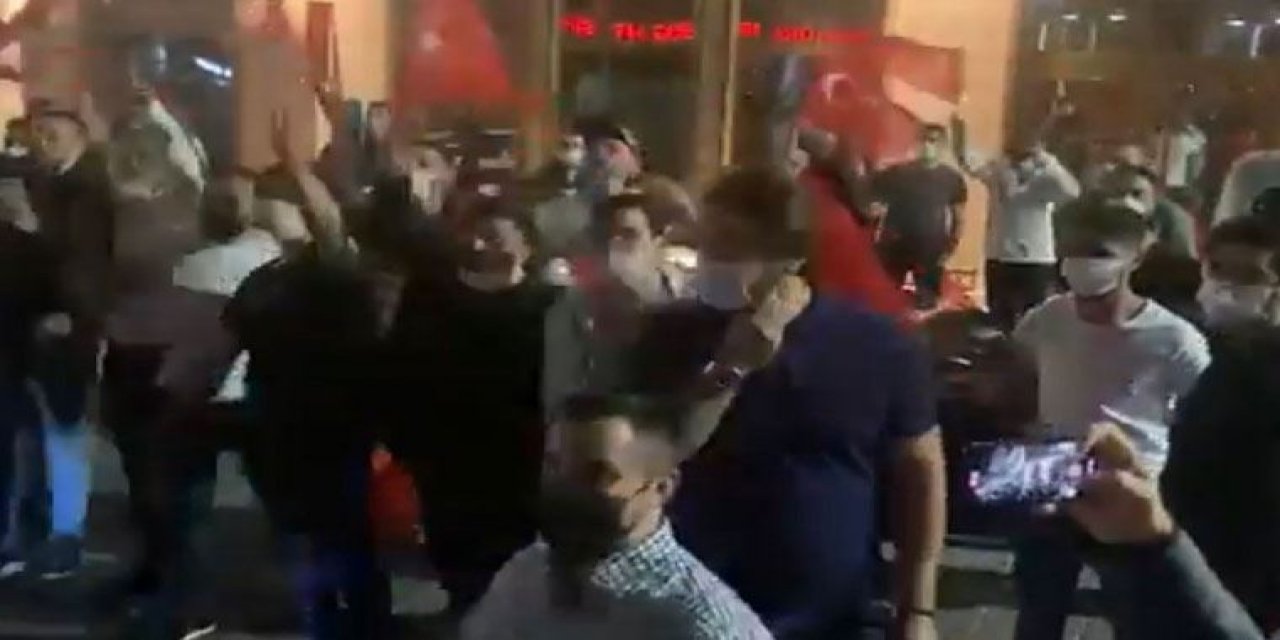 Sokağa çıkma yasağında destek gösterisi... Soylu taraftarları Habertürk binası önünde toplandı!