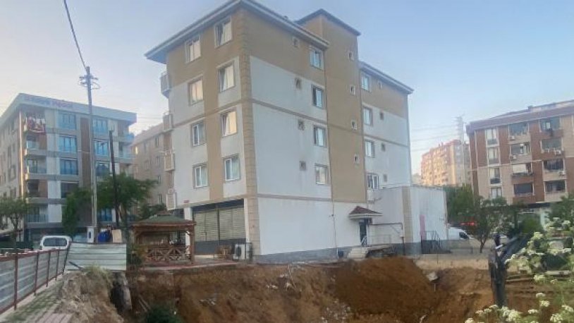 İstinat duvarı çöktü! Pendik'te 5 katlı bina tahliye edildi