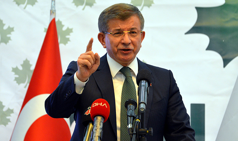 TBMM önünde açıklama yapacağını duyurmuştu... Ahmet Davutoğlu'nun açıklaması öncesi barikat!