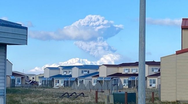 Kırmızı alarm verildi! Alaska Yarımadası’nda yanardağ patladı