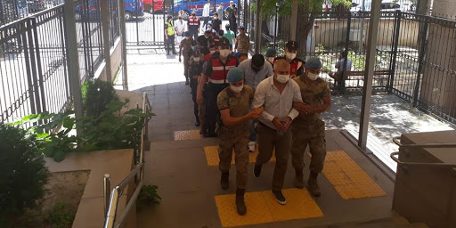 İzmir'de rüşvet operasyonu! 11 şüpheli gözaltında