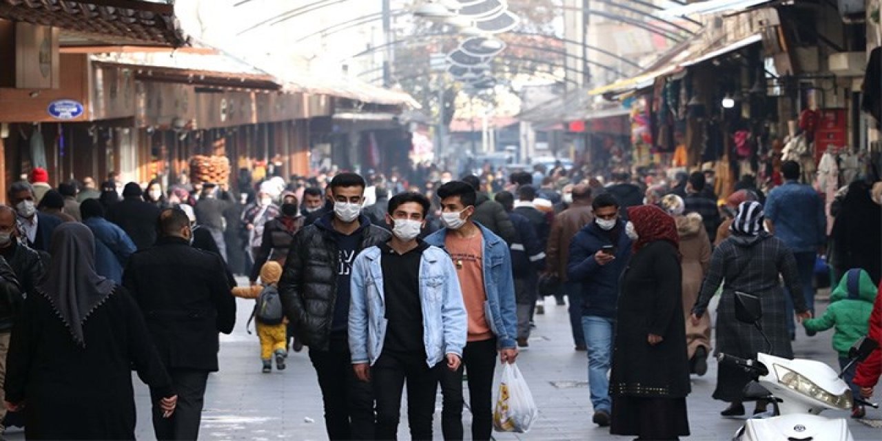 "Geçen seneki gibi olmamalı"  Bilim Kurulu Üyesinden kritik uyarı... İşte kademeli normalleşmede Türkiye'yi bekleyen tehlike!