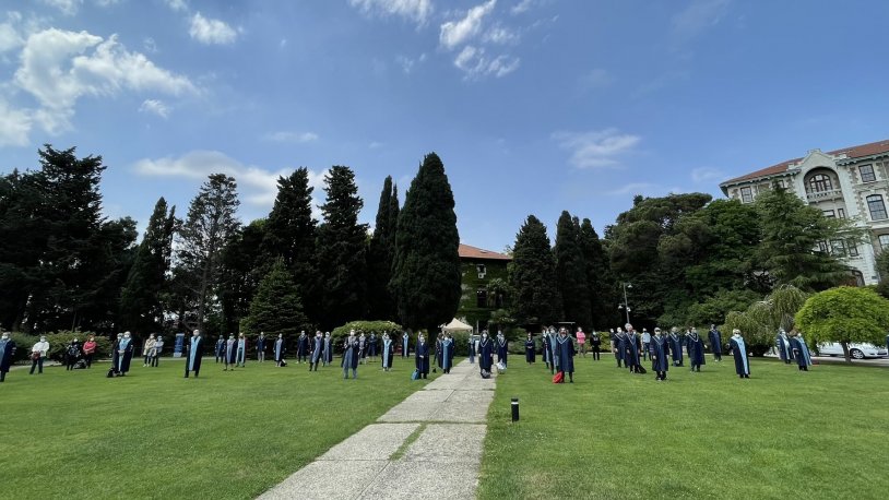 98 gündür 'Kayyumluk' binasına sırtlarını dönüyorlar... Boğaziçi akademisyenlerinin direnişi sürüyor!