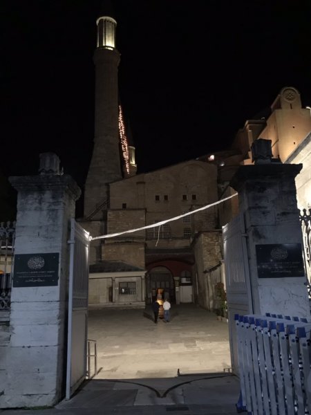 İbadete açılalı 1 yıl bile olmadı... Ayasofya'nın son hali görenleri şoke etti