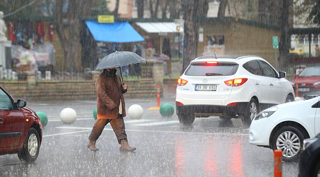 Meteoroloji saat verdi ve uyardı! Trakya'ya kuvvetli sağanak geliyor