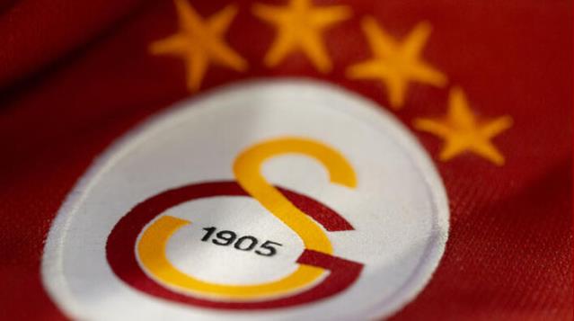 Galatasaray'da Yönetim ve teknik direktör krizi yaşanıyor ama... 4 yeni transfer var!