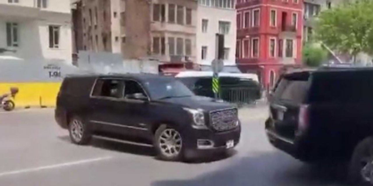 Vatandaşın Erdoğan’ın konvoyuna tepkisi gündem oldu!  “Bak bak arabalara bak be! Vay, vay, vay…”