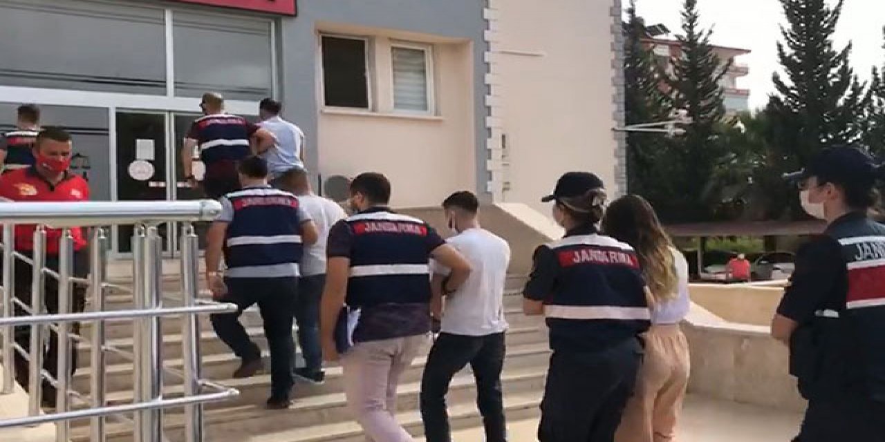 Virüslü linklerle sosyal medya hesaplarını ele geçirip, 400 bin TL'lik vurgun yaptılar