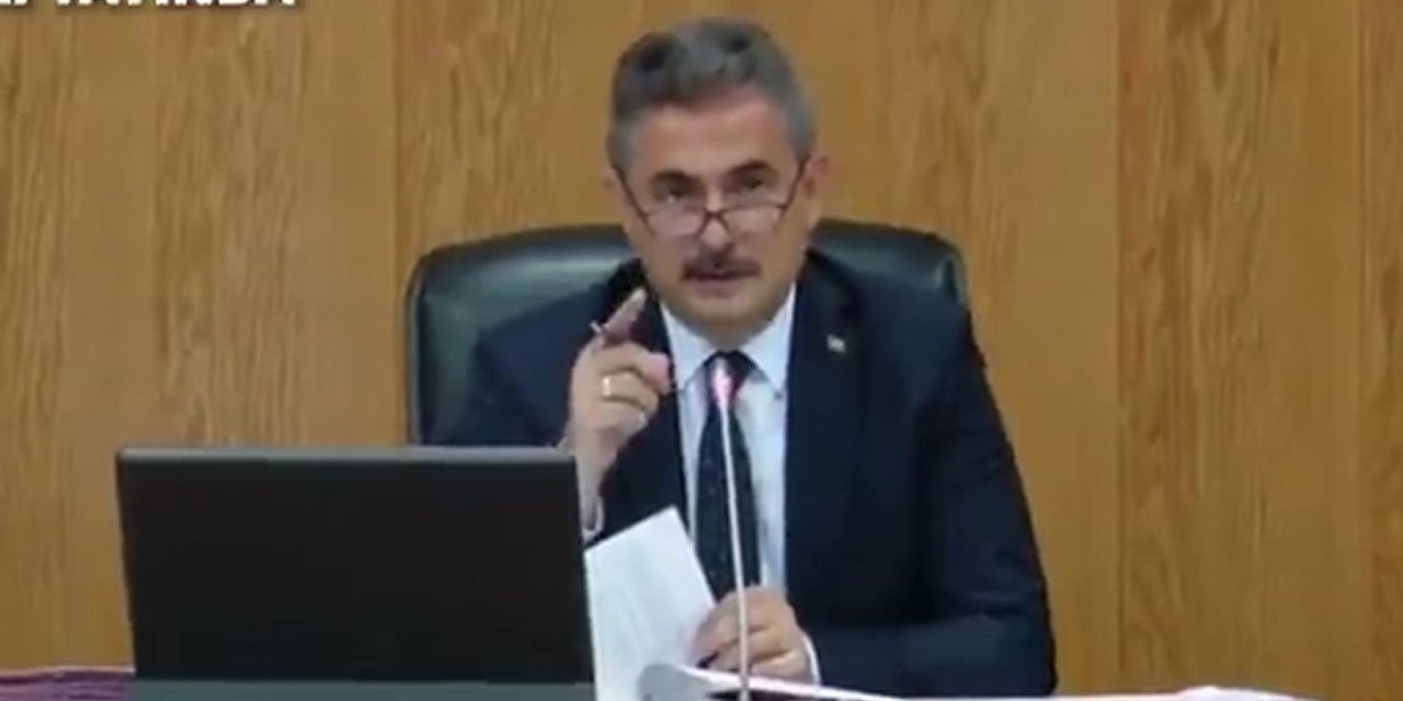 Mansur Yavaş'ın kendisini konuşturmadığını iddia ediyordu... AKP'li başkan AKP'li meclis üyesinin konuşmasını bakın nasıl engelledi?