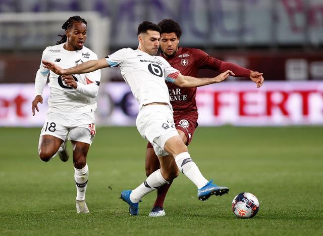 Arsenal ve Manchester United o Türk için kesenin ağzını açtı!