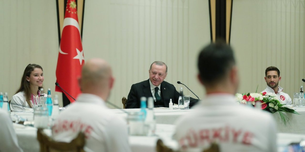 Beştepe'de şampiyonları ağırladı! Erdoğan’dan cimnastikçilere: Madalyaları çaldırtmayın ha!