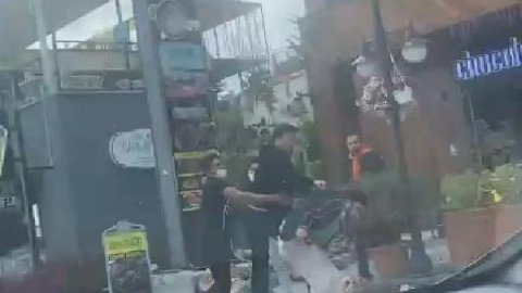 Evli olduğu kadını döven erkeğe meydan dayağı