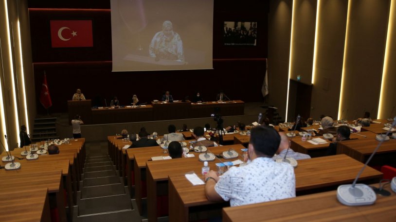 Belediye meclisinde 'Erdoğan'ın fotoğrafı' krizi! AKP'li başkan baltayı taşa vurdu