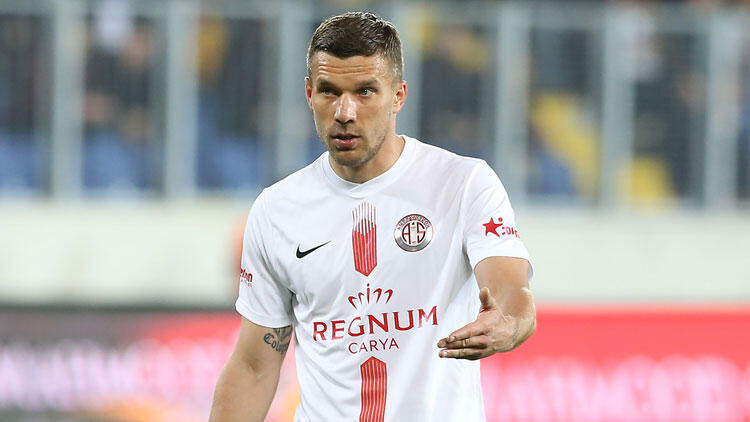 Podolski'den Türk yöneticilere sert tepki