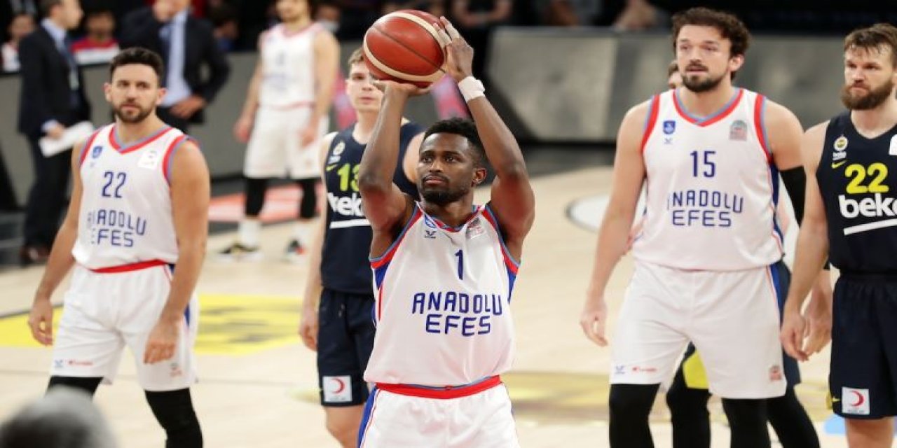 Gergin maçta Efes Fenerbahçe'yi yine yendi!