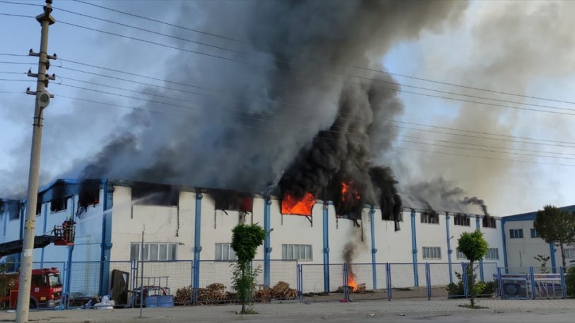 Denizli'de tekstil fabrikasında korkutan yangın