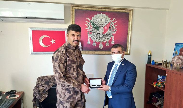 Osmanlı arması var ama Atatürk fotoğrafı yok! MHP'li vekilin ziyaretinde tepki çeken görüntüler