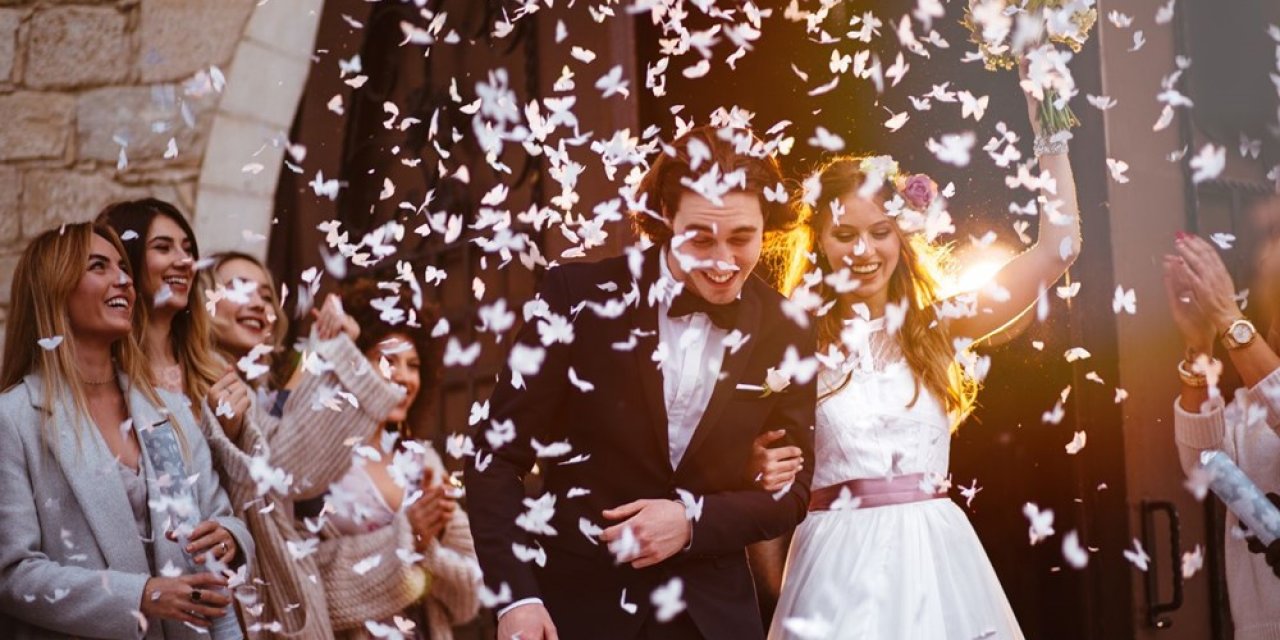 Bu yaz düğün rekoru var! Kısıtlama nedeniyle evlenemeyen çiftler harekete geçti "Ya yeniden kapanırsak" endişesi...