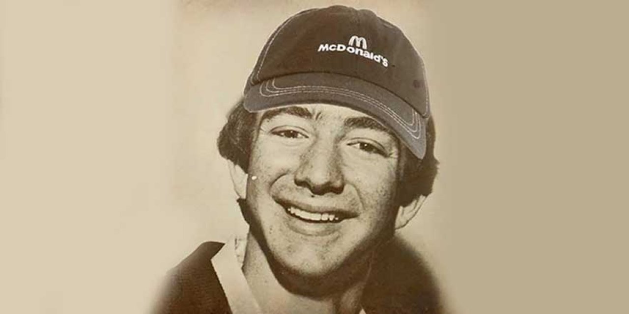 Yıllar öncesine ait fotoğrafı gündem oldu! Mc Donalds'da aşçıydı... Nasıl dünyanın en zengin insanı oldu?