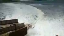 Sosyal medyadan bu görüntülere tepki yağdı! Bandırma'da gübre fabrikası atık suyunu Marmara Denizi'ne mi boşalttı