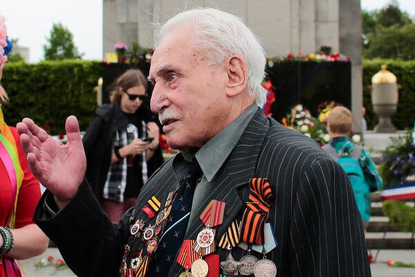 Auschwitz-Birkenau kampından esirleri kurtaran son Kızıl Ordu askeri yaşamını yitirdi
