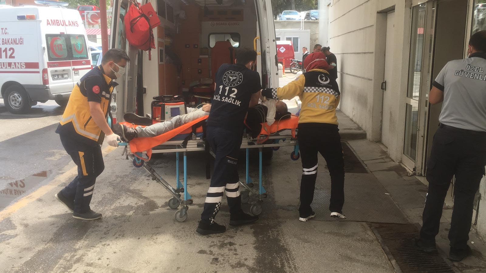 Feci olay! Parkta yürürken üzerine yıldırım düştü