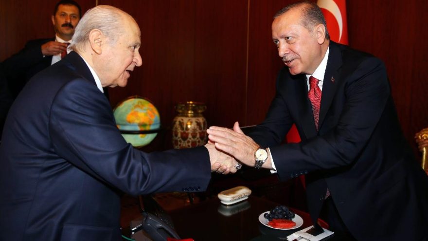 Fehmi Koru'dan çarpıcı değerlendirme! MHP ile ittifak AKP'yi nasıl etkiliyor?