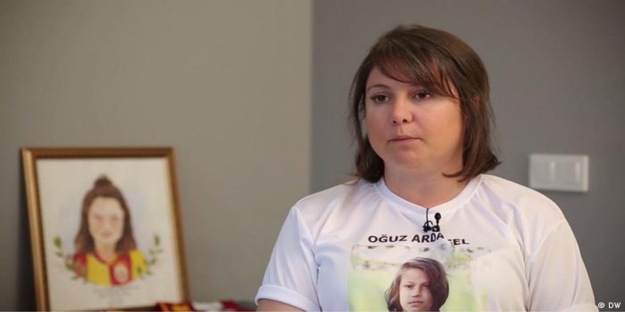 "Ulaştırma bakanları sırasıyla beni engelliyor"  Mısra Öz'ün isyanı: Gömün bakalım kafanıza kuma şimdilik..