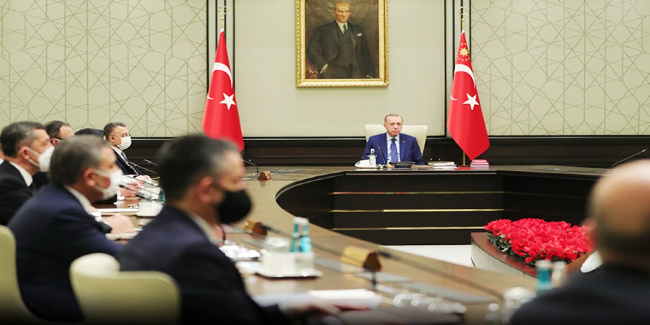 Kısıtlamalarla ilgili karar bekleniyordu ama... Kabine toplantısı ertelendi! İşte nedeni...