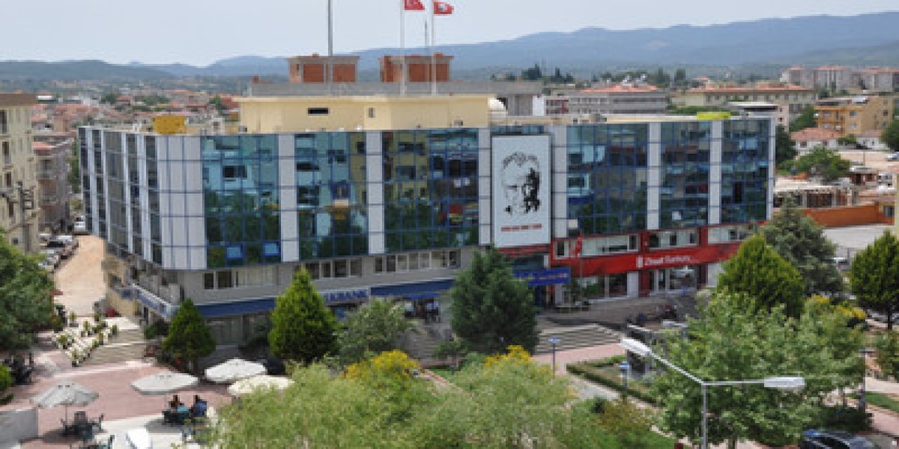 Polisler belediyeyi bastı! Memur gözaltına alındı!