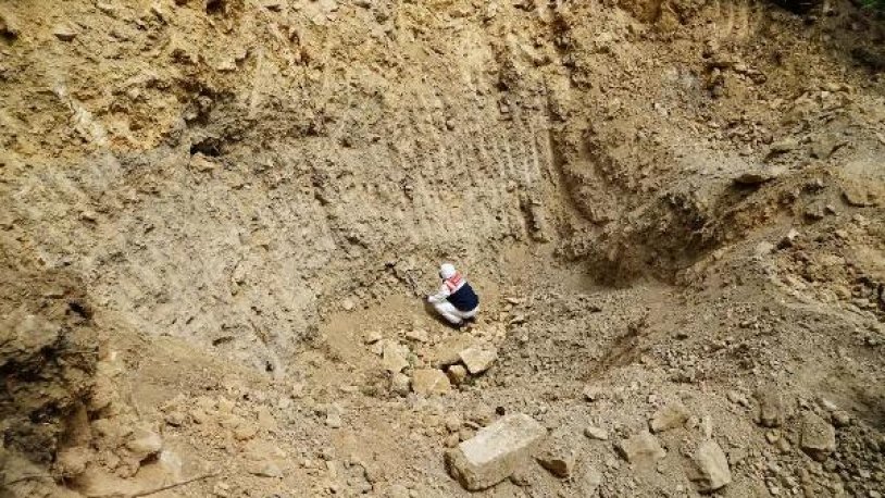 'AFAD görevlisiyiz' diyerek, kaçak kazı yaptılar