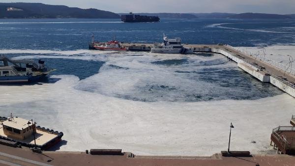 Çanakkale Boğazı’nda deniz salyası yoğunluğu havadan böyle görüntülendi