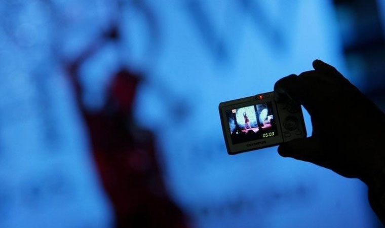 Kadınları zorla porno filmde oynatan yapımcıya verilen ceza belli oldu