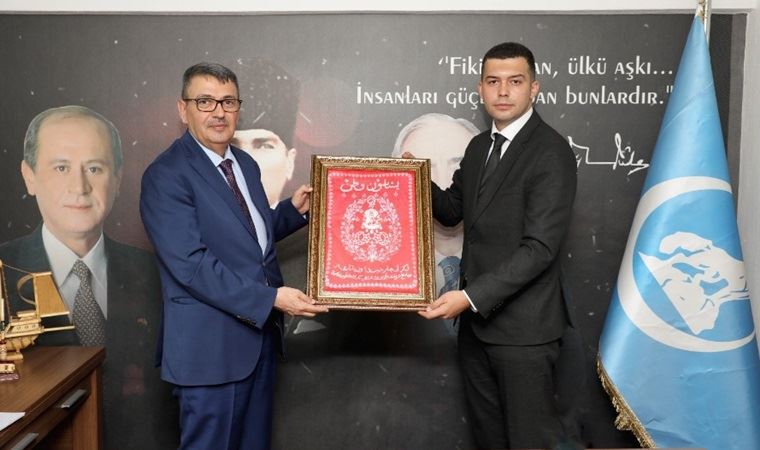 Ziyaretin fotoğraflarını üniversite paylaştı... Rektör Kutluhan Ülkü Ocakları'nda!