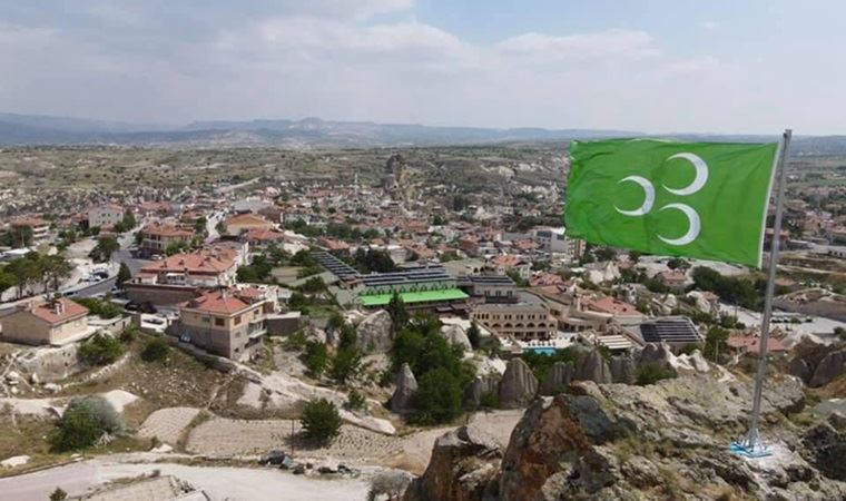 Nevşehir'de kaleye üç hilalli yeşil bayrak çekildi! 'Birtakım meczuplar harekete geçmiş durumda'