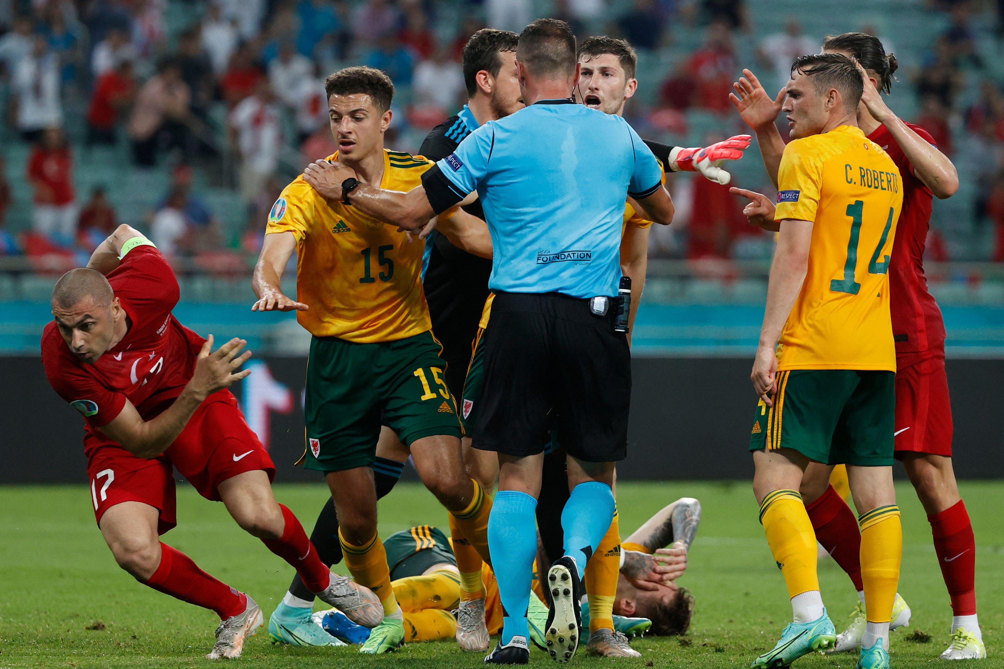 Türkiye - Galler maçında kavga çıktı