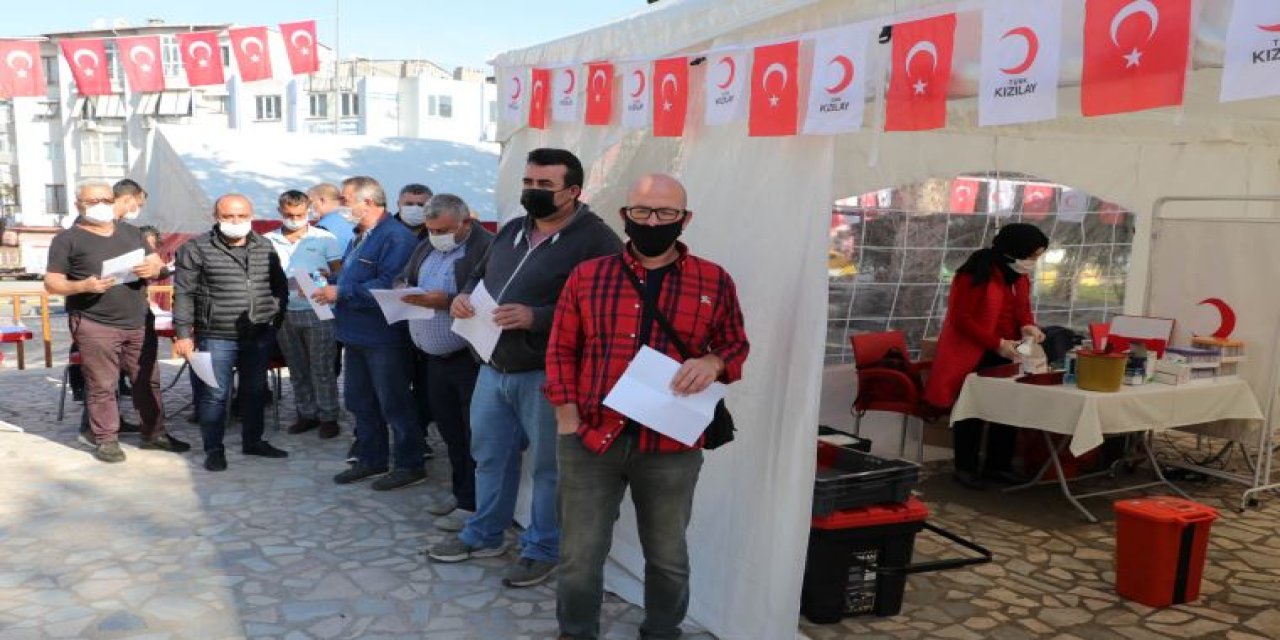 AKP'li belediye kan bağışına böyle teşvik etti! Kan bağışı yapana Ayçiçek yağı hediye kampanyası...