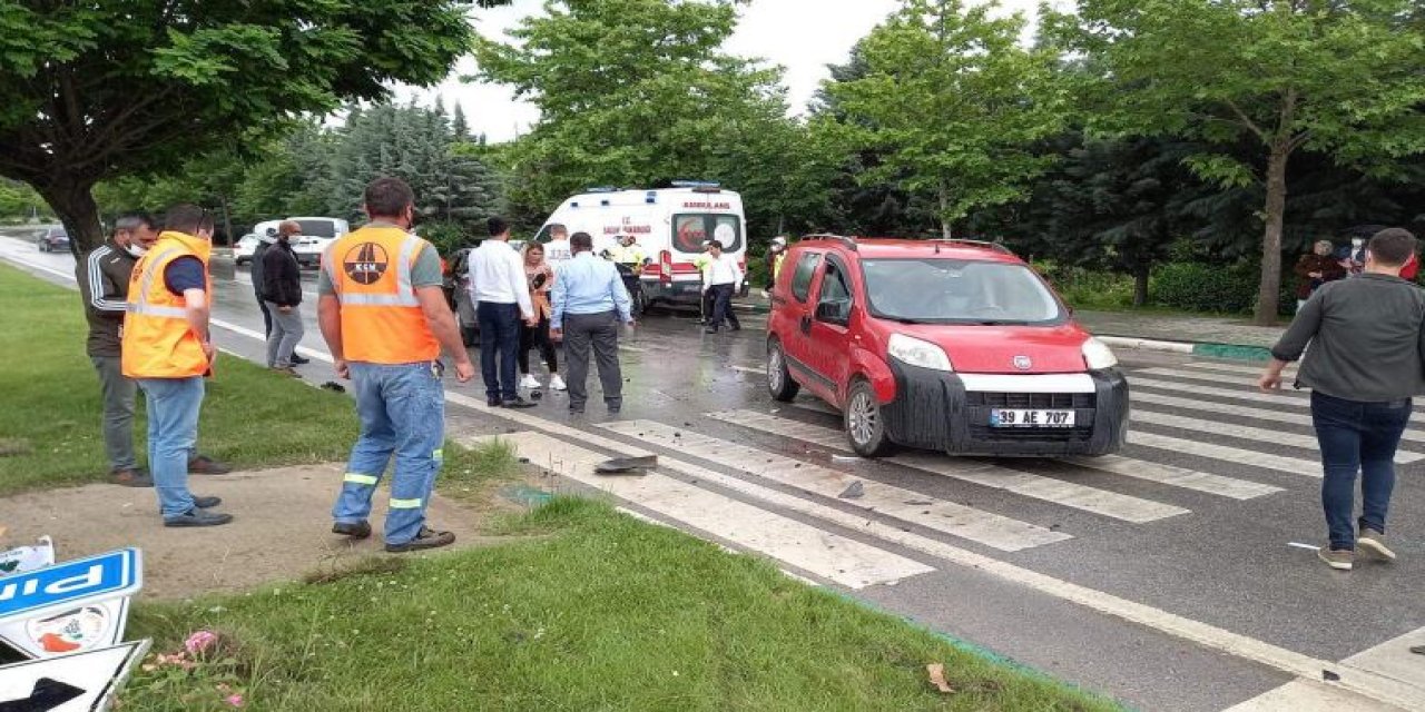 Ahmet Davutoğlu'nun konvoyunda kaza; 2 yaralı!
