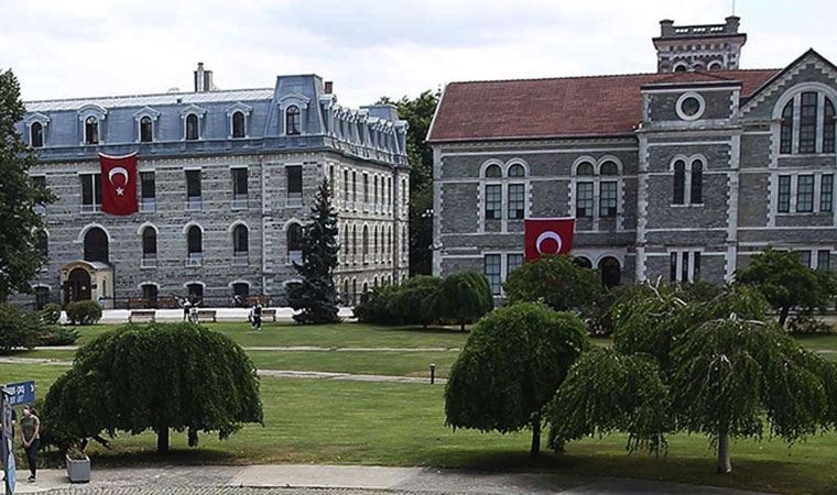 Boğaziçi'nde skandal olay! Memur öğrenciyi taciz etti, birçok kadını fotoğrafladığı da ortaya çıktı