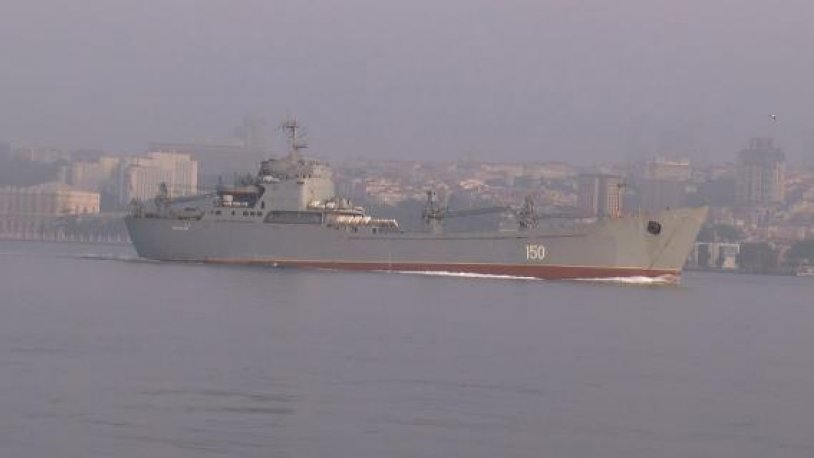 Rus savaş gemisi İstanbul Boğazı'ndan geçti