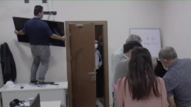 İmamoğlu, kendisine hakaret eden ve tazminat ödemeyen Akit TV’ye haciz uygulatmıştı... Akit'ten tepki çeken manşet