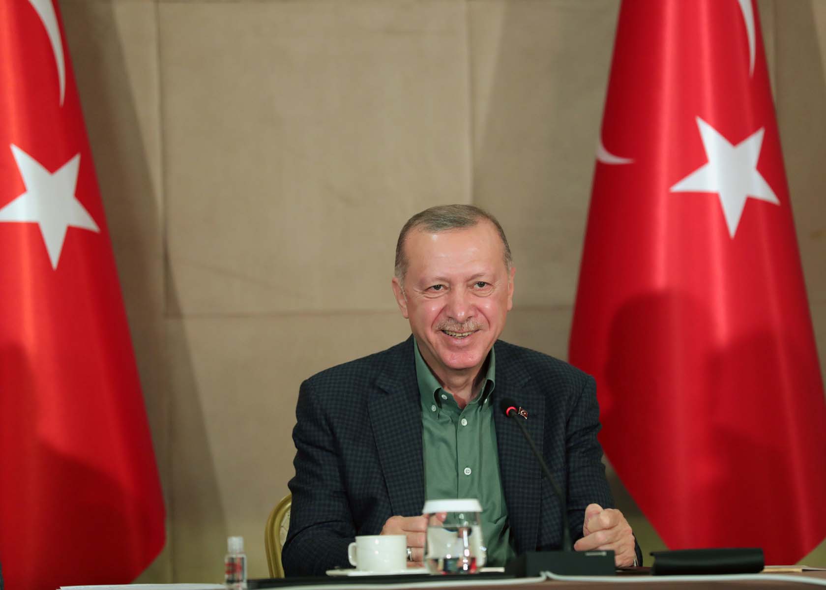 Erdoğan gençlerle buluştu... 'Yurt dışından gelenler Türkiye'ye imreniyor'