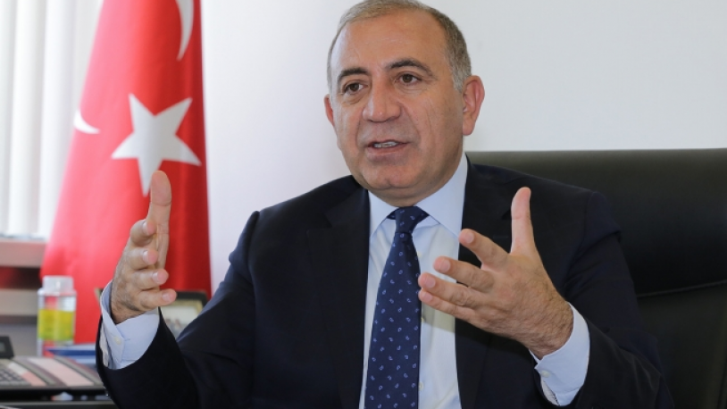 'Bir tarafta işsiz milyonlar, diğer tarafta yandaşların binmiş oldukları lüks araçlar...' CHP'li Gürsel Tekin'den açıklama