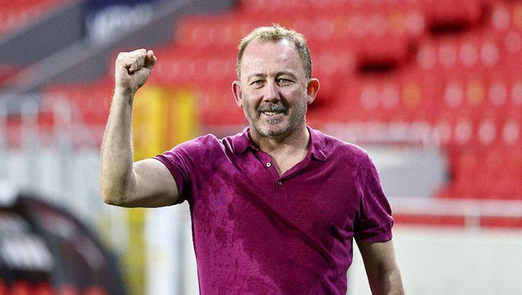 Beşiktaş'ta Sergen Yalçın'ın durumu belli oldu