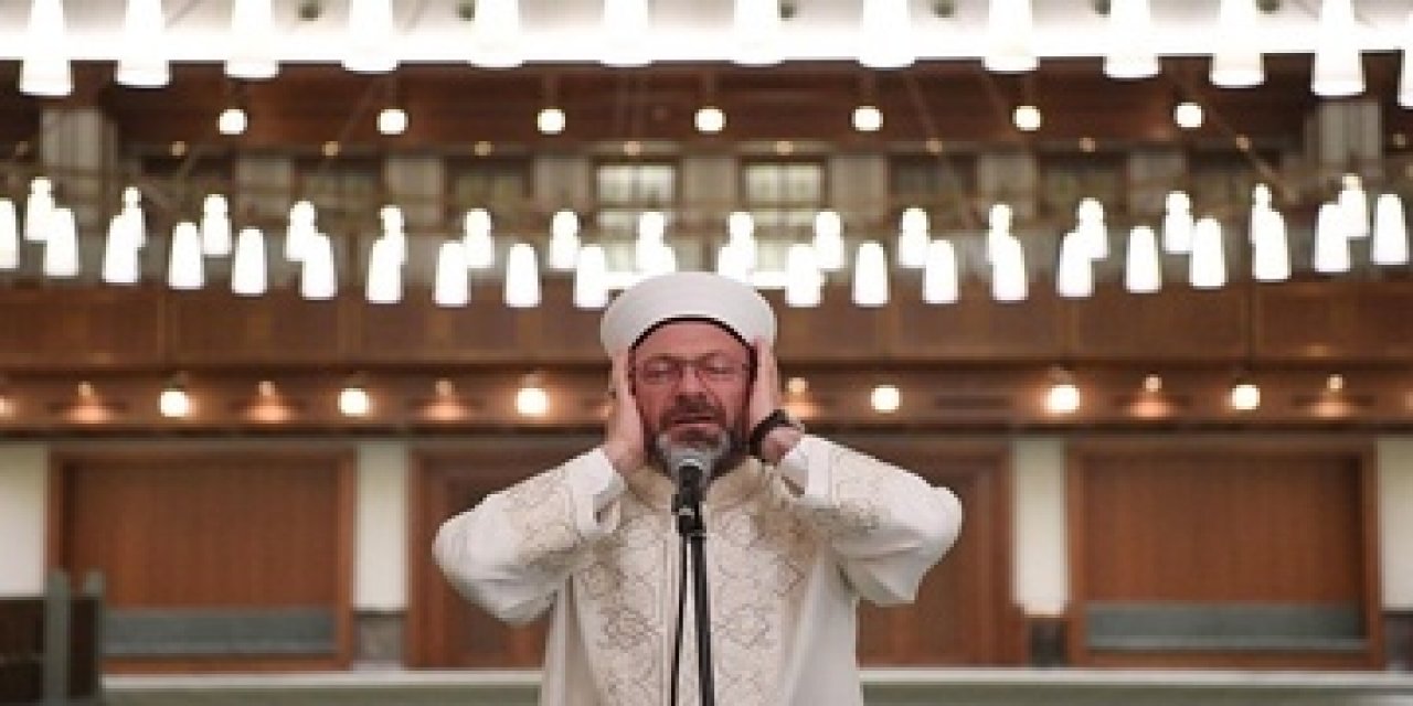 İlahiyatçı yazar Eliaçık, Erbaş’a, Muhammed peygamberin torununu katledenlerin de Müslüman olduğunu hatırlattı.