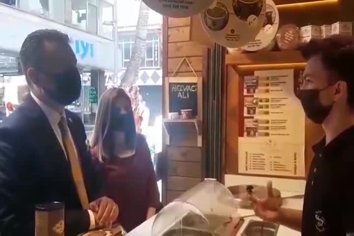 Genç işçi CHP'li Ünver'e dert yandı! 'Benim bir sürü hayalim var ama gerçekleştiremiyorum, neden?'