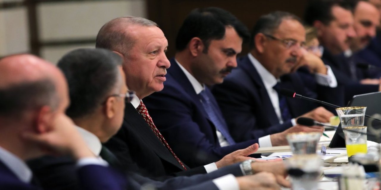 "Kusura bakmasınlar, gece kimsenin kimseyi rahatsız etmeye hakkı yoktur" diyerek duyurmuştu... Erdoğan’ın "müzik kısıtlaması" açıklaması AKP’de nasıl tartışılıyor?