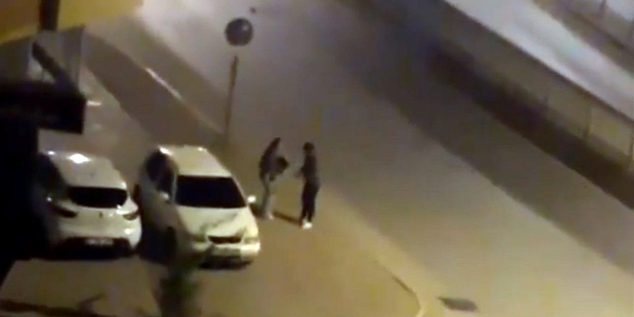 Tartıştığı kadını tokatladı, çevredekilerin tepkisiyle kaçtı